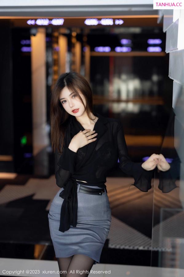 綺裡嘉 绮里嘉 [XiuRen]高清写真图 2023.05.19 No.6770 绮里嘉ula 短裙黑丝第2张图片